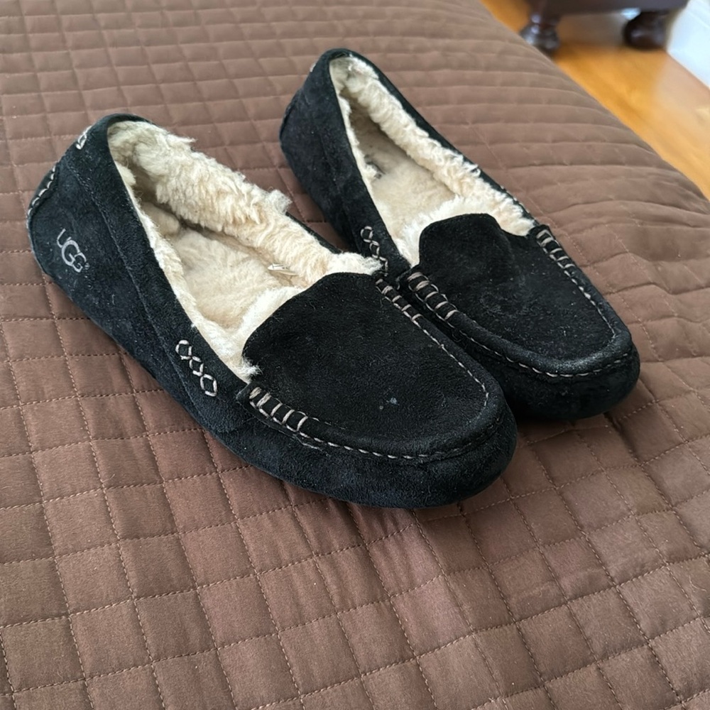 Black Ugg Ansley Moccasin slipper size 8